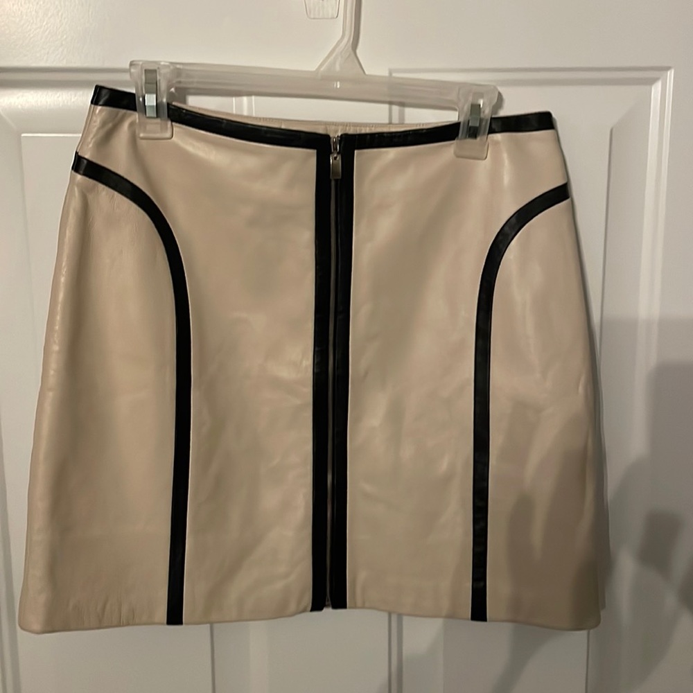 This skirt is so hott